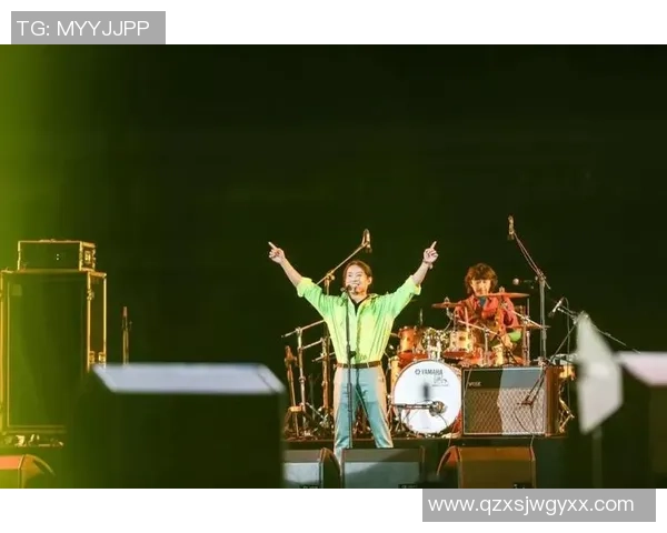 足球明星签名手环热潮来袭球迷们的珍藏与激情的完美结合 足球明星签名手环热潮来袭球迷们的珍藏与激情的完美结合